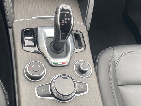 Used 2023 Alfa Romeo Stelvio Ti image 33
