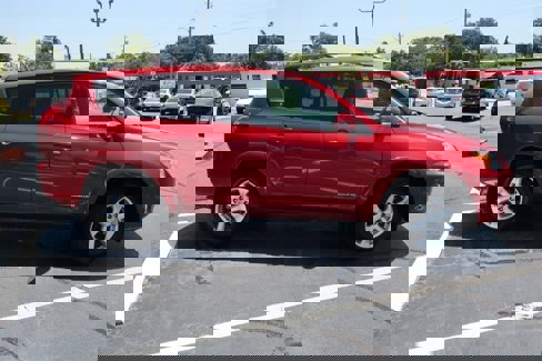 Used 2010 Toyota RAV4 Limited image 4