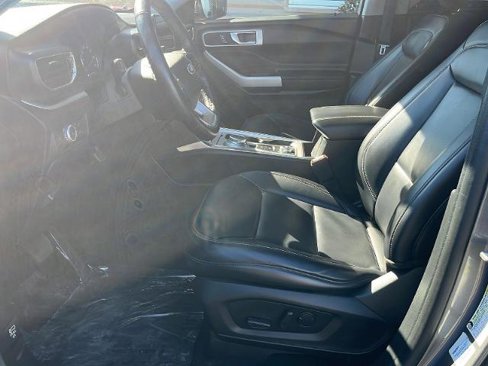 Certified 2021 Ford Explorer XLT w/ Equipment Group 202A image 5