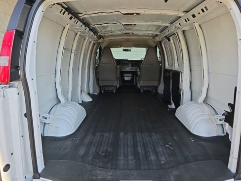 Used 2017 Chevrolet Express 2500 image 21