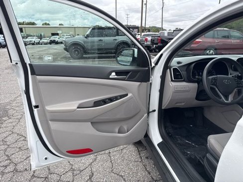 Used 2019 Hyundai Tucson SE image 15