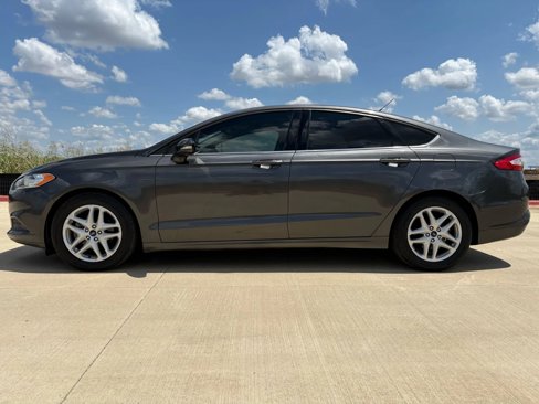 Used 2016 Ford Fusion SE image 4