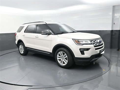 Used 2019 Ford Explorer XLT w/ Equipment Group 202A image 9
