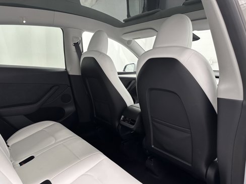 Used 2023 Tesla Model Y Long Range image 19