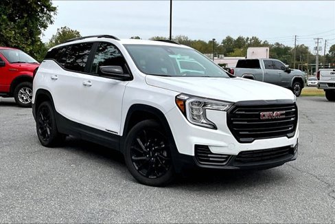 Certified 2024 GMC Terrain SLE w/ Driver Convenience Package image 2