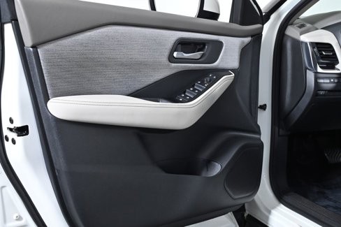 Certified 2023 Nissan Rogue SV image 30