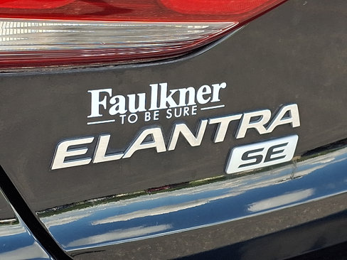 Used 2018 Hyundai Elantra SE image 29