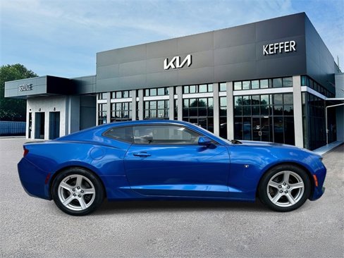 Used 2018 Chevrolet Camaro LT w/ Technology Package image 9