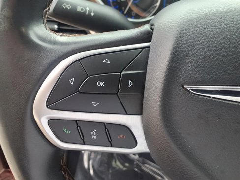 Used 2017 Chrysler Pacifica Touring-L image 15