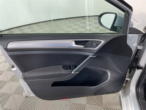 Used 2016 Volkswagen e-Golf SE w/ DC Fast Charging Package image 10