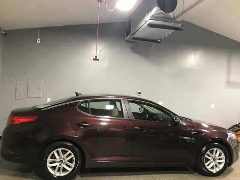 Used 2011 Kia Optima LX w/ Convenience Pkg image 2