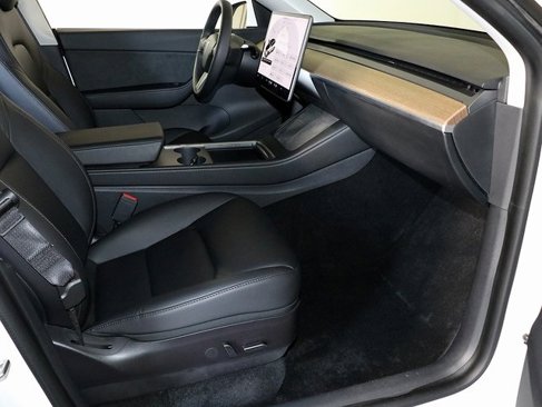 Used 2021 Tesla Model Y Long Range image 31