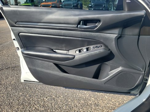 Used 2024 Nissan Altima 2.5 S image 13