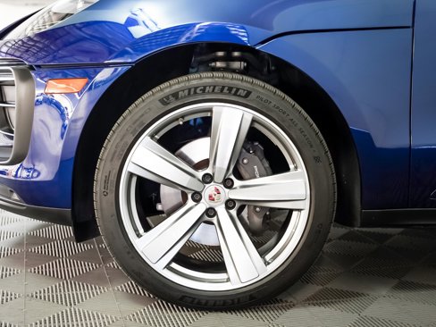 Certified 2024 Porsche Macan w/ Premium Plus Package image 14