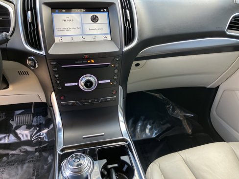 Used 2019 Ford Edge Titanium image 12