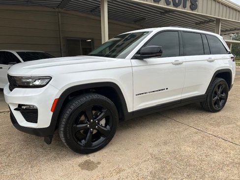 Used 2023 Jeep Grand Cherokee Limited w/ Black Appearance Package image 10