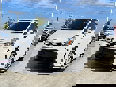 Used 2016 Toyota Prius V Four image 2