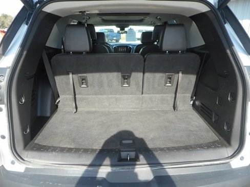 Used 2018 Chevrolet Traverse LT image 7
