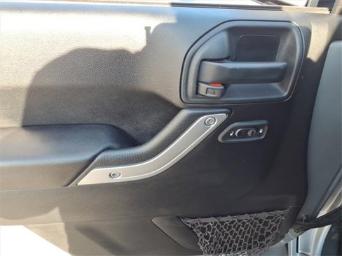 Used 2016 Jeep Wrangler Unlimited Sahara image 10
