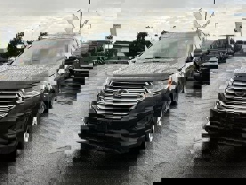 Used 2018 Ford Edge SE image 9