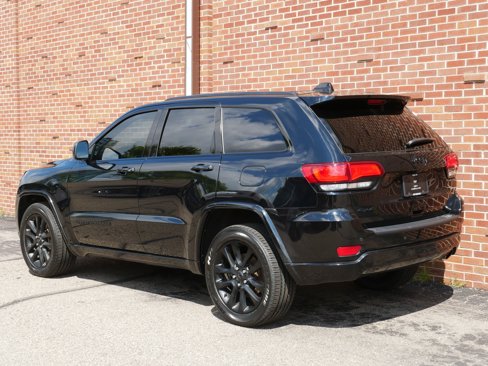Used 2021 Jeep Grand Cherokee Laredo X image 3