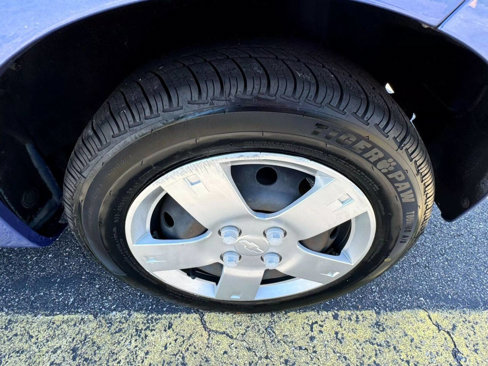 Used 2009 Chevrolet Aveo5 LT w/ Power and Convenience Package image 32