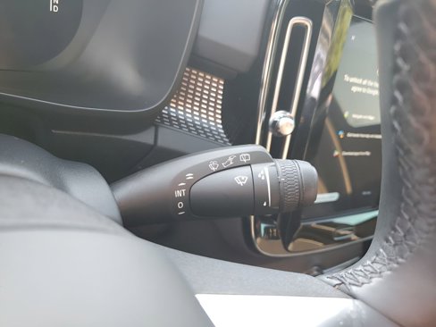Used 2022 Volvo XC40 P8 Recharge Plus image 32