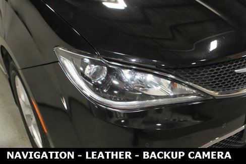 Used 2020 Chrysler Pacifica Touring-L Plus w/ Tire & Wheel Group image 8