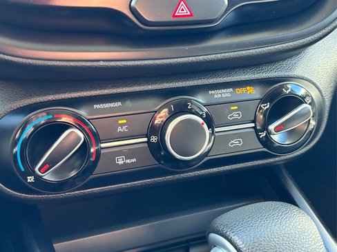 Used 2022 Kia Soul LX image 27