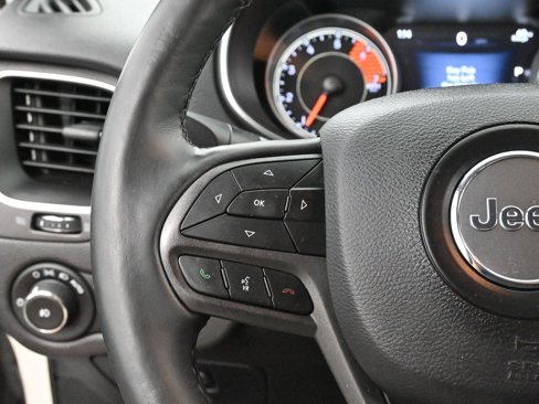 Used 2019 Jeep Cherokee Trailhawk image 17