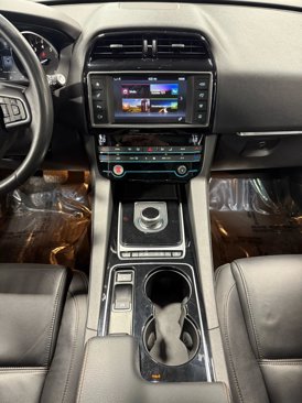 Used 2017 Jaguar F-PACE Prestige image 3