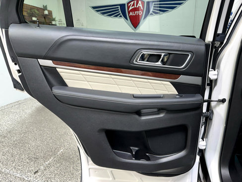 Used 2016 Ford Explorer Platinum image 16