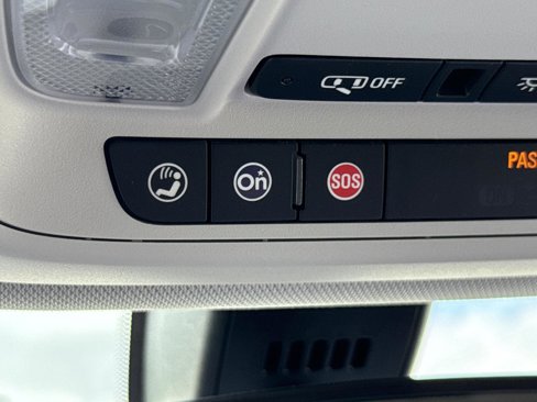 Used 2020 Chevrolet Traverse LT image 16