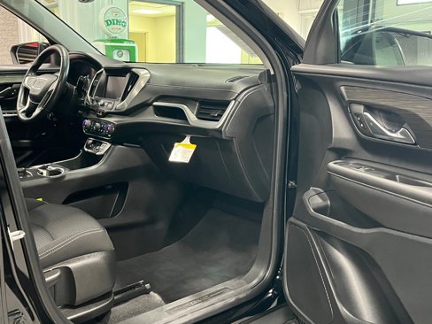 Certified 2022 GMC Terrain SLE w/ Driver Convenience Package image 9