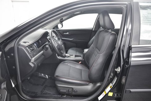 Used 2017 Toyota Camry SE image 11