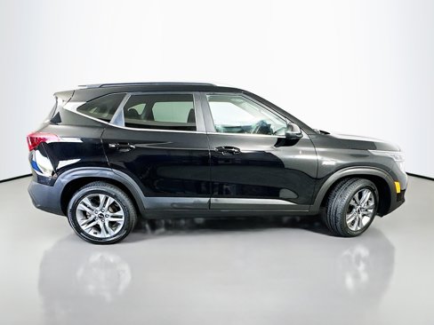 Certified 2021 Kia Seltos S image 8