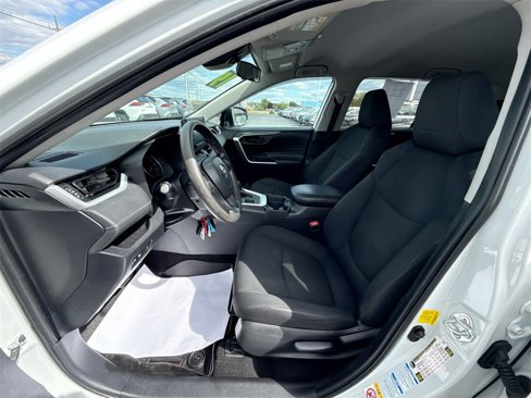 Used 2019 Toyota RAV4 LE image 17