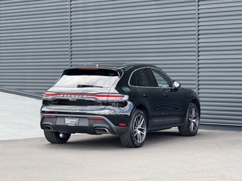 Certified 2025 Porsche Macan image 7