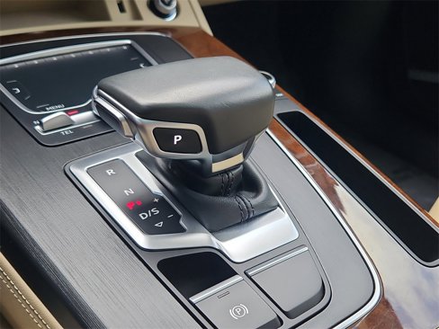 Used 2020 Audi Q5 e Prestige w/ Prestige Package image 33
