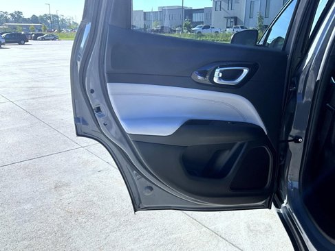 Used 2023 Jeep Compass Limited image 18