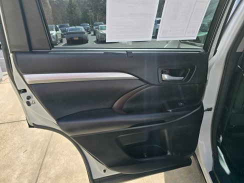 Used 2018 Toyota Highlander XLE image 21