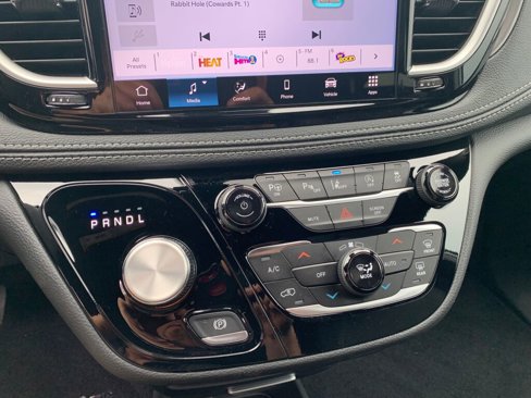 New 2025 Chrysler Pacifica Select image 20