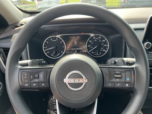 Used 2023 Nissan Rogue SV image 16