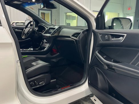 Used 2019 Ford Edge ST w/ Cold Weather Package image 9