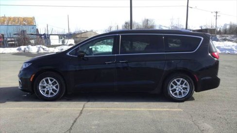 Certified 2021 Chrysler Pacifica Touring-L image 5