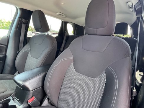 Used 2020 Jeep Cherokee Latitude w/ Cold Weather Group image 20