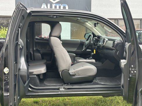Used 2022 Toyota Tacoma SR5 image 25