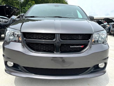 Used 2019 Dodge Grand Caravan SE image 2