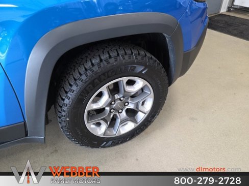 Used 2019 Jeep Cherokee Trailhawk w/ Cold Weather Group image 8