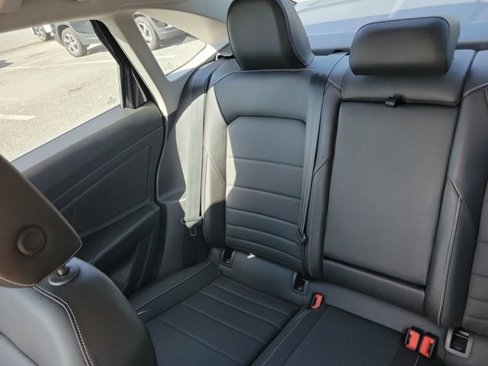 Used 2023 Volkswagen Jetta SE image 4